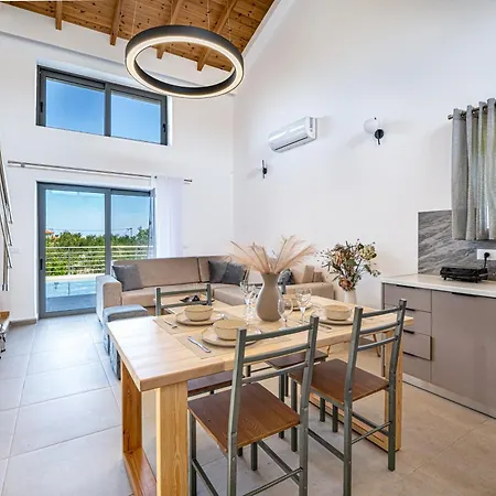 Casa Ferati - With Pool By The Sea With Stunning Sunriseview By Mana Gers Villa