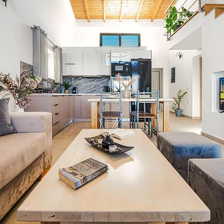 Casa Ferati - With Pool By The Sea With Stunning Sunriseview By Mana Gers Villa Ciliví