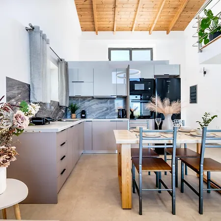 Casa Ferati - With Pool By The Sea With Stunning Sunriseview By Mana Gers Villa *