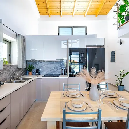 Villa Casa Ferati - With Pool By The Sea With Stunning Sunriseview By Mana Gers *