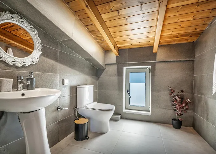 Casa Ferati - With Pool By The Sea With Stunning Sunriseview By Mana Gers